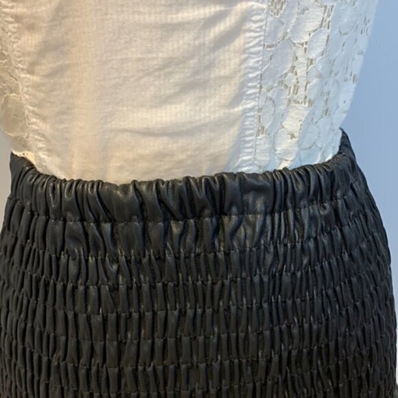 Hot and Delicious brand stretch elastic faux leather mini skirt ruffle size M - Picture 7 of 10